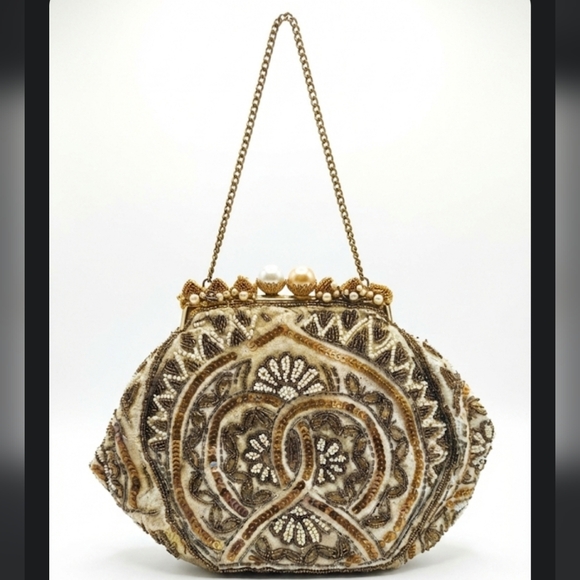 Elegant Gold Embroidered Clutch - Picture 3 of 4